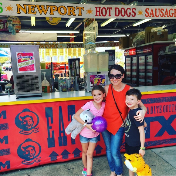 ๐ฅ Meet your Posher, @KiKiChip Couture Kloset ๐ฅ - Picture 5 of 8